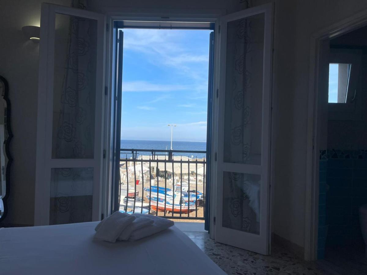 ホテル La Camera Sul Porto マレッティモ エクステリア 写真