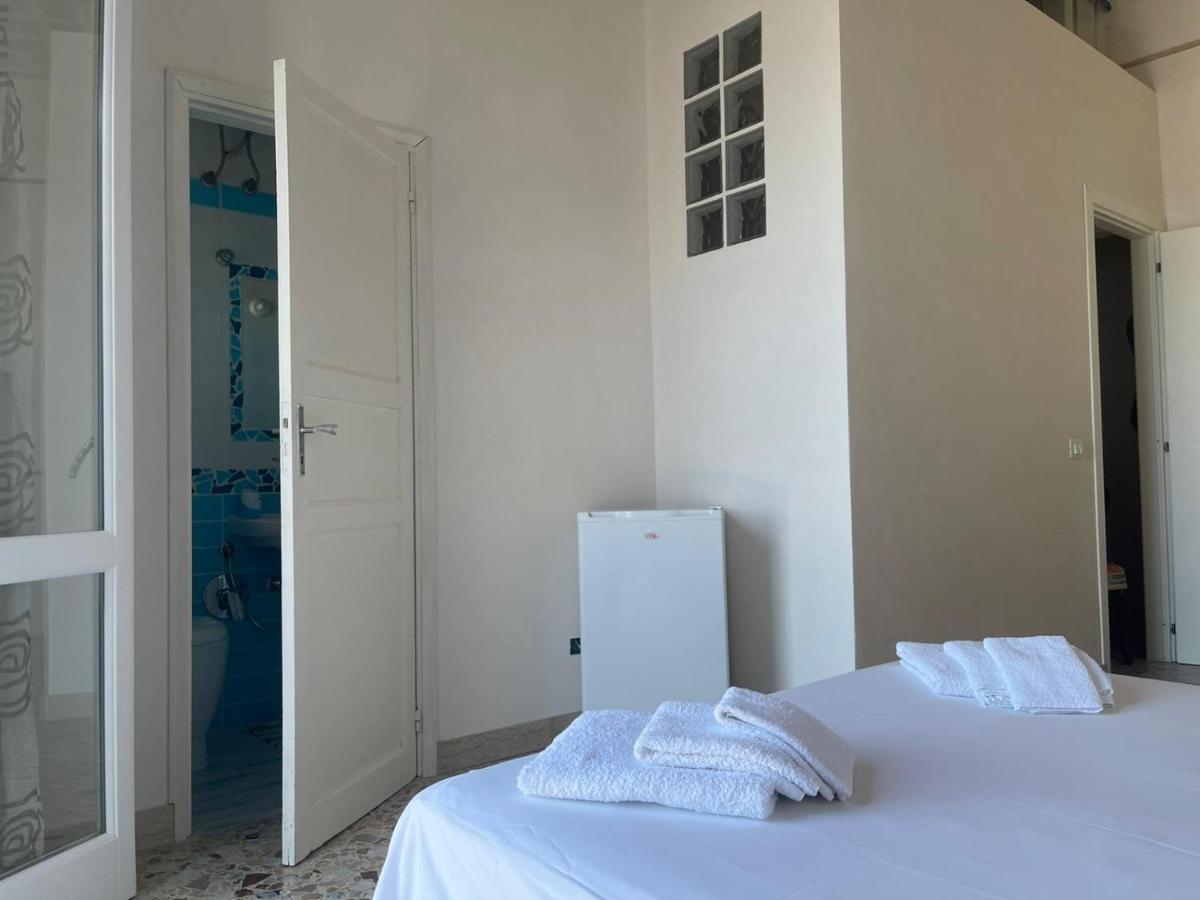 ホテル La Camera Sul Porto マレッティモ エクステリア 写真